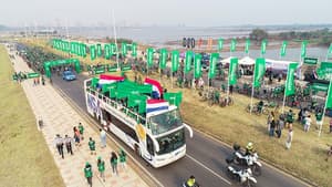 Cadena de farmacias celebra aniversario con paseo inclusivo