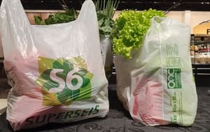 Supermercado implementa bolsas reutilizables  