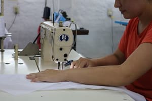 Capacitan a confeccionistas de Yaguarón en técnicas y formalización