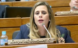 Kattya se anota para elección adelantada en Asunción