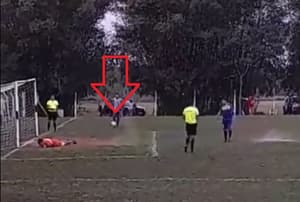 Insólito y viral: Arquero tapa penal, pero no evita el gol 