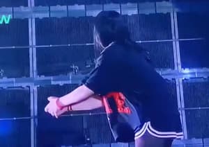 Billie Eilish hasta pide fotos para una “ura” con la que compartió escenario