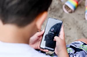 TikTok enfrenta multa millonaria por incumplir normas de protección de datos
