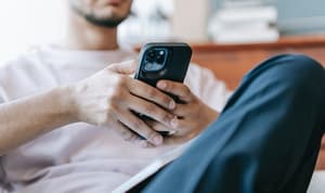 Estudio vincula uso excesivo de celular con disminución de espermatozoides