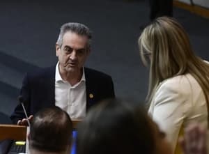 Cámara Baja retrocede ante críticas por limitar a la prensa