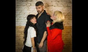 “El Secreto de la Señorita Julia”: Estreno teatral con toque guaraní