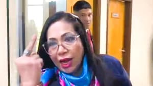 Yamy Nal va a la Corte y pide volver al Senado