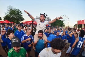 ¡Carrera vosa en Asunción! Hinchas de Racing y Cruzeiro calientan motores