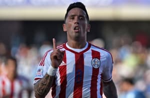 Lucas Barrios se retira del fútbol profesional