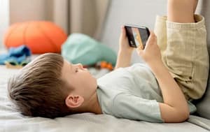 El impacto de juguetes y pantallas en el desarrollo infantil, según experta