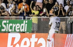 Neymar deslumbra con gol olímpico en la victoria del Santos