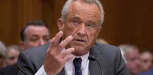 Robert Kennedy Jr. asume como secretario de Salud en medio de controversia