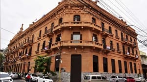 MEF: menos ingresos y caída de transferencias binacionales