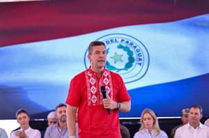 Peña prometió pupitres nuevos, pero la escuela de Paraguarí sigue esperando