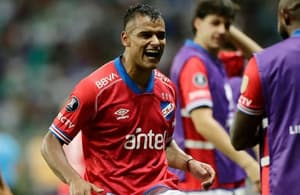 Olimpia suma a Lucas Morales, lateral proveniente de Nacional de Uruguay