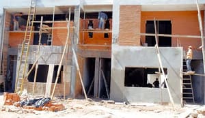 BCP reporta alza del 6 % en ventas hasta mayo, lideradas por farmacia y construcción