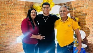 Diego León construye una casa para sus padres