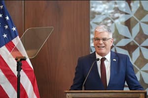 Marc Ostfield analiza la caída de Orbán y lanza advertencia a Honor Colorado