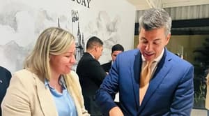 El mismo día que recibió a autoridades norteamericanas, Peña posó con sancionada por EEUU