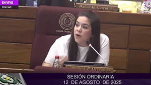 Viajes de Peña contrastan con falta de apoyo a estudiantes