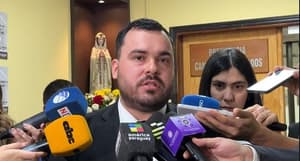 Bello defiende a Medina, el “niñero de nepobabies”