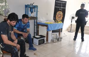 Senad desbarata laboratorio artesanal de cocaína en Ñemby