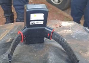 Hallan tobillera electrónica destruida en CDE: era de un ciudadano brasileño procesado por homicidio