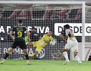 Roja, penal y VAR: Olimpia iguala con Rubio Ñu