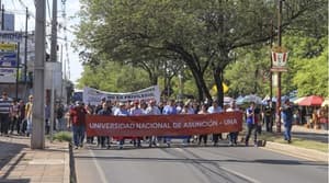 UNA y Hospital de Clínicas realizan paro total en rechazo a la reforma de la Caja Fiscal