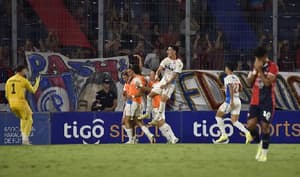 La Academia silencia La Nueva Olla con un sólido 2-0