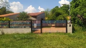 Hallan muerta a alemana y sus perros en Itauguá