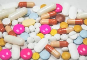 Farmacéuticas impulsan ley para cobrar deuda estatal