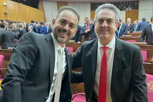 Yamil Esgaib y su hijo obtienen título en tiempo récord