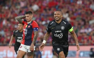 Olimpia y Cerro juegan en simultáneo por la fecha 19