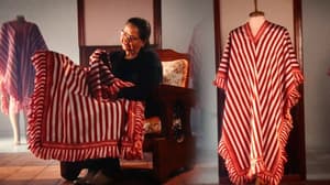 Poncho Albirrojo: la pieza artesanal que demanda hasta 15 días de trabajo