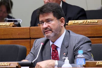 En su defensa, Ibáñez habló de regular las redes sociales
