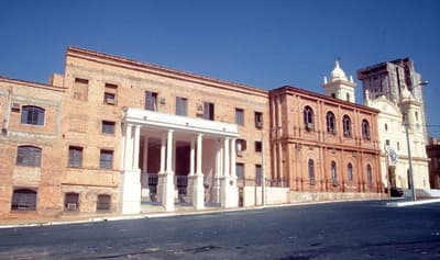 Otra facultad se suma al paro anti enmienda