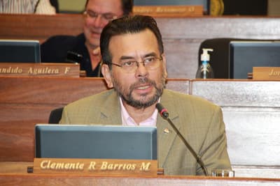 Oficialistas buscan sacar a Velázquez y a Ríos de sus cargos