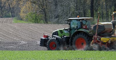INSÓLITO: Un perro pone en marcha un tractor y mata a millonario granjero
