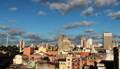 Jueves cálido y soleado