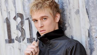 Cantante se separa de su novia tras declarar su bisexualidad