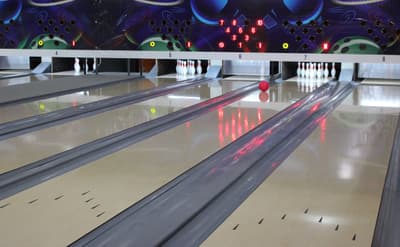 Inauguran bowling de última generación