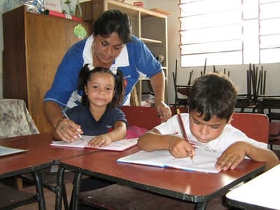 “Es indispensable mejorar la formación docente”