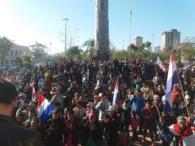 Labriegos advierten que tomarán entes del Estado