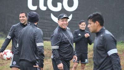 En Twitter, estallan contra Almeida por empate