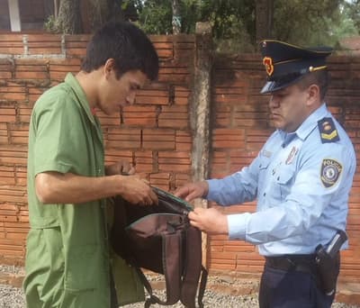 Expulsan a estudiante por pedir almuerzo escolar a Cartes