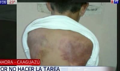 Golpea a su niño por no hacer su tarea