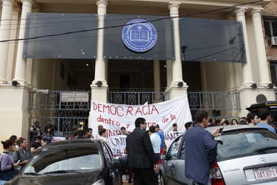 Sigue toma de la UCA