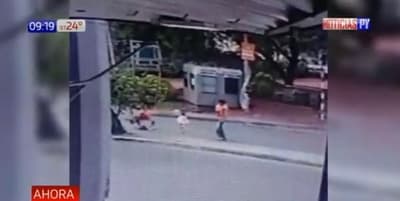 Niña es arrollada en 4 Mojones