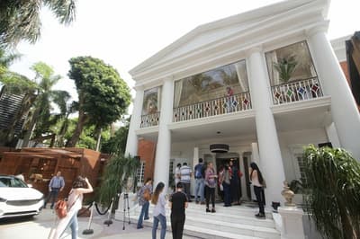 Invitan a un evento  de película
